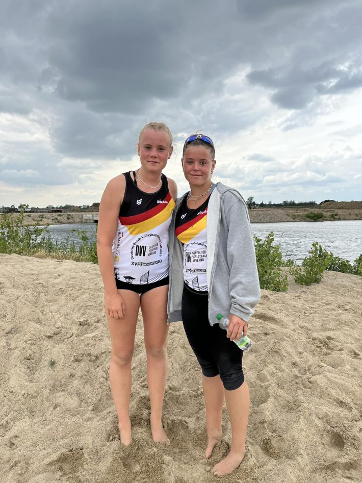 Lili wird mit ihrer Partnerin Tessina 9. bei der Deutschen Beachvolleyball Meisterschaft U18!